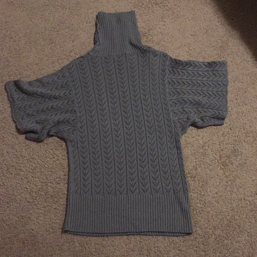 Gray top
